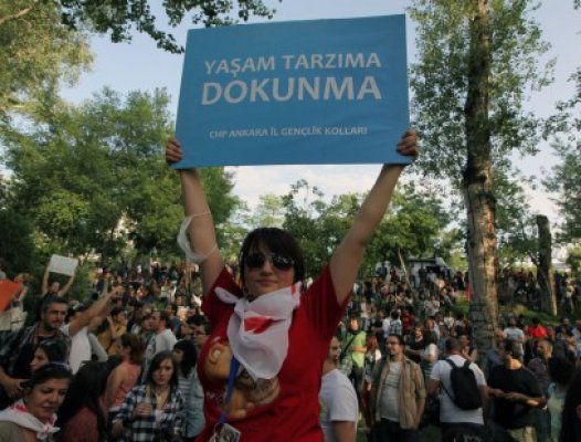 Directorul filialei din Ankara a postului tv Kanal D, reţinut în cursul demonstraţiilor
